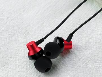 RM 512 Earphone - Red and Black