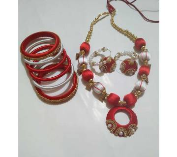 Silk yarn necklace with earring and bangles