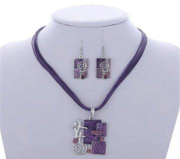 Tarsal setting pendant with earrings