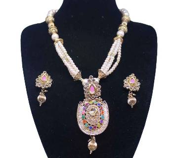 Ladies Pendant Set and Earrings