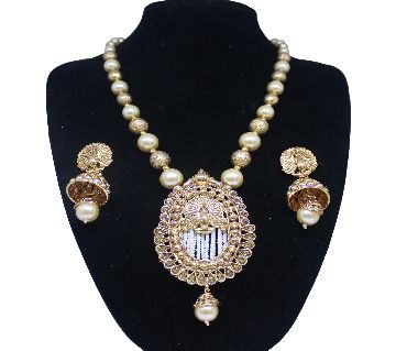 Ladies Pendant Set and Earrings