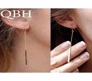 chain shaped ear hook earrings.
