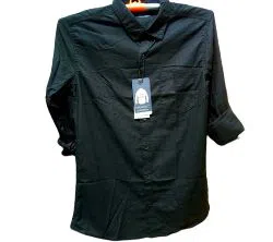 Black solid casual shirt for man