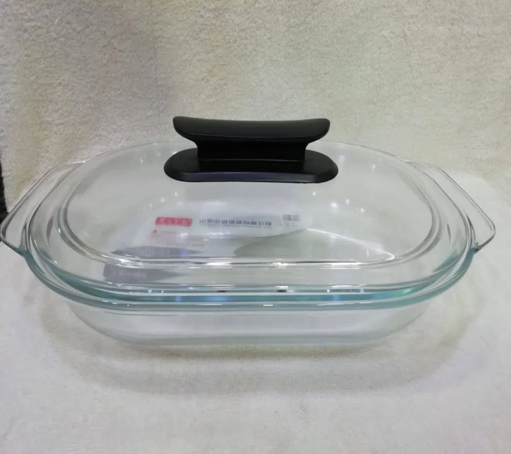 Ovenproof ceramic serving dish with glass lid