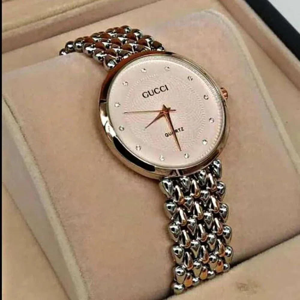 Gucci Fashion Bracelet Waterproof Watch Silver Colour Strap Dashing Looks Casual   Use Watch For Women