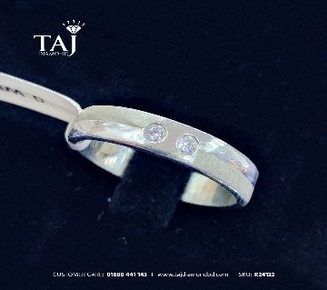 সিলভার ব্যান্ড ডায়মন্ড রিং ফর মেন - High-Quality Ring at Taj Diamond