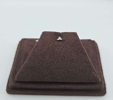 থ্রি-স্টোন ডায়মন্ড নোজপিন