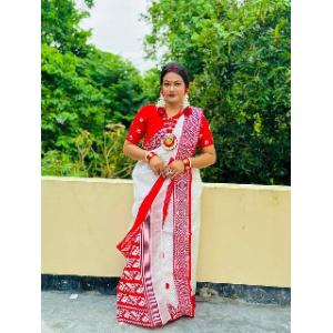 হাফ সিল্ক শাড়ি উইথ ব্লাউজপিস