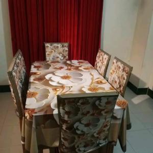 3D প্রিন্টেড ডাইনিং চেয়ার এন্ড টেবিল কভার সেট