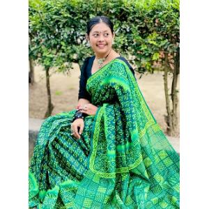 বাটিক প্রিন্ট শাড়ি উইথ ব্লাউজ পিস